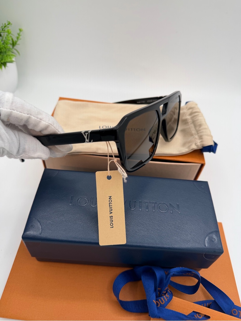 NWT Louis Vuitton Black Rectangular Monogram Sunglasses😍 - Picture 4 of 5